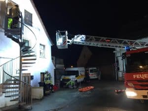 Personenrettung mit Drehleiter Feuerwehr Spiegelberg